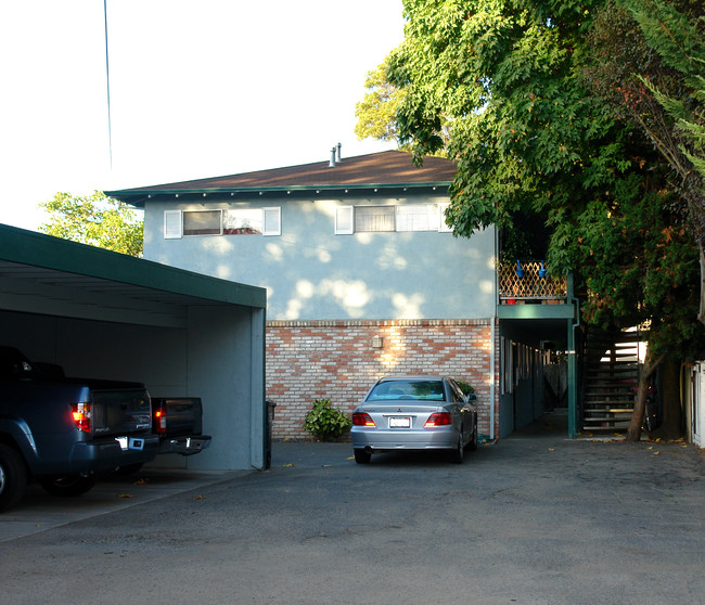 745 Davis St in Santa Rosa, CA - Building Photo - Building Photo