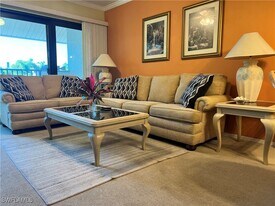 600 Neapolitan Way in Naples, FL - Building Photo