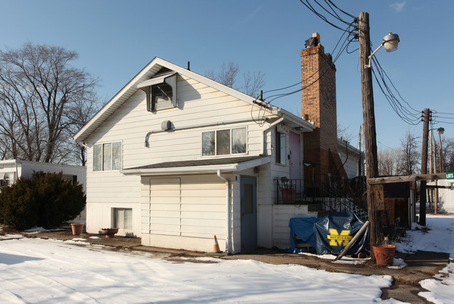 Holt's Mobile Home Court in Flint, MI - Building Photo - Building Photo