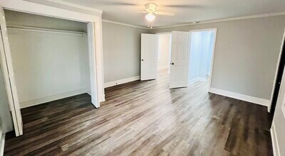 220 Summey St in Clemson, SC - Foto de edificio - Building Photo