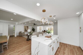 6249 Locke Ln in Houston, TX - Foto de edificio - Building Photo