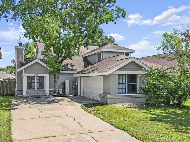 property at 19718 Lake Hollow Ln