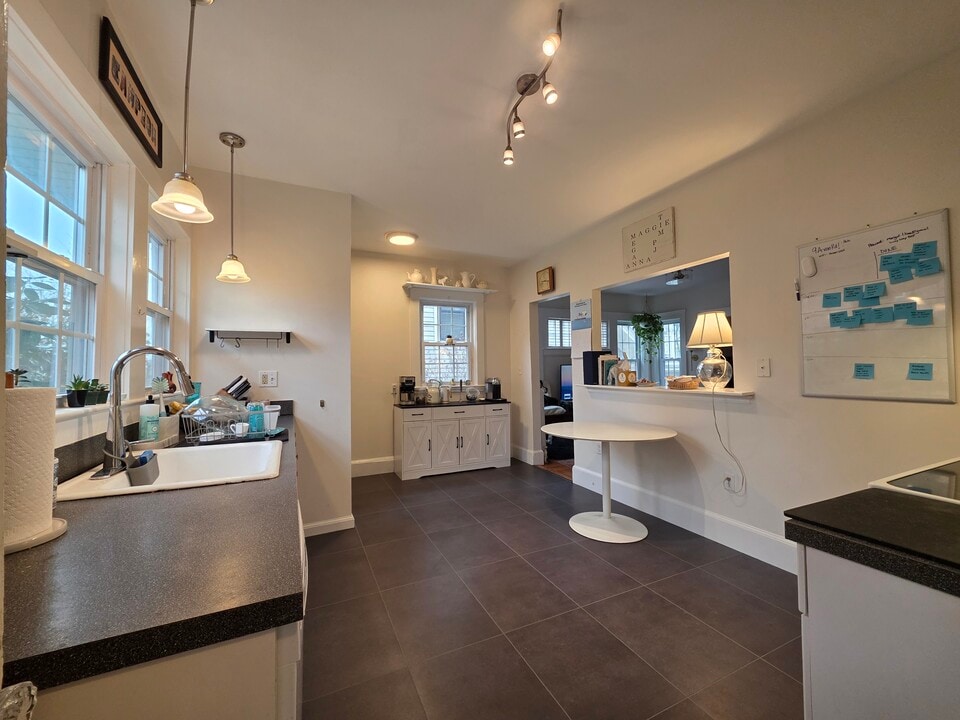 9 Avon Rd, Unit 1 in Watertown, MA - Building Photo