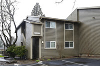 Crescent Ridge Apartments in Beaverton, OR - Foto de edificio - Building Photo