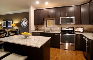 110 Trotter Rd, Unit 302 in Weymouth, MA - Building Photo