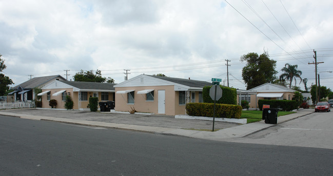 731 N H St in Lake Worth, FL - Foto de edificio - Building Photo