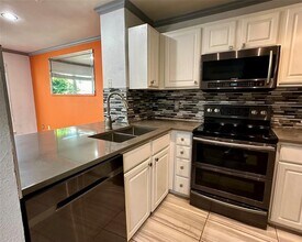 2018 W Rundberg Ln in Austin, TX - Building Photo - Building Photo