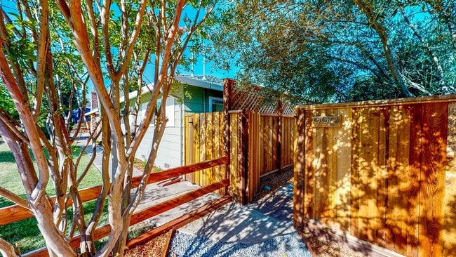 998 Baird Rd in Santa Rosa, CA - Building Photo - Building Photo