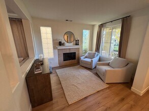 27556 Sunny Creek Dr in Valencia, CA - Building Photo - Building Photo