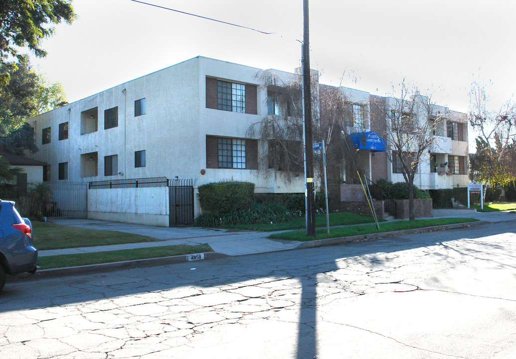 Riverton Apartment in North Hollywood, CA - Building Photo