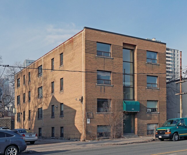 676 Mt Pleasant Rd in Toronto, ON - Building Photo - Primary Photo