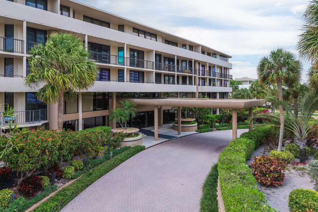 The Mayfair in Boca Raton, FL - Building Photo - Building Photo