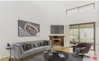 8675 Falmouth Ave in Los Angeles, CA - Building Photo