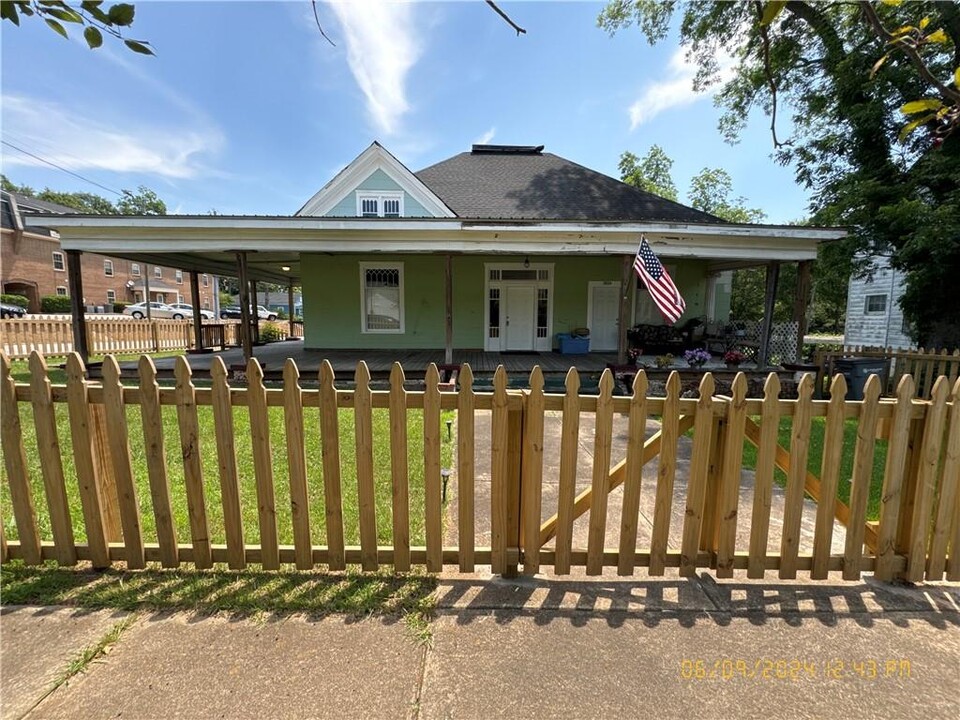 301 Harwell Ave in Lagrange, GA - Building Photo