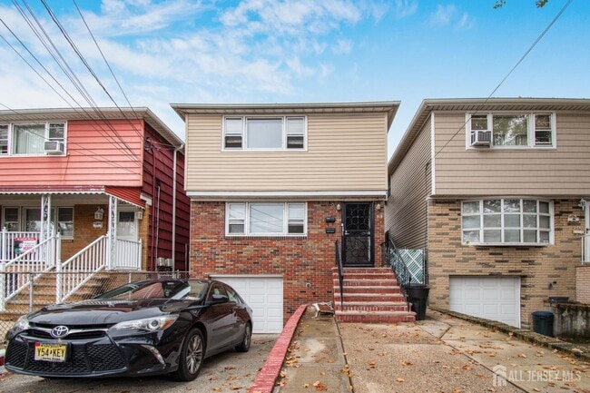 360 Cator Ave in Jersey City, NJ - Building Photo - Building Photo