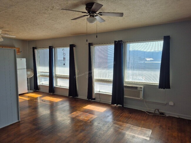 703 Midland Ave in Midland, PA - Building Photo - Building Photo