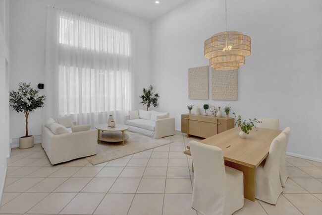 6450 Brava Way in Boca Raton, FL - Foto de edificio - Building Photo