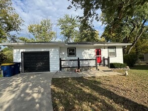 4 Sharps Ct in Eudora, KS - Building Photo - Building Photo
