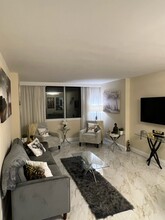 2670 E Sunrise Blvd, Unit NEWLY RENOVATED CONDO in Fort Lauderdale, FL - Building Photo - Building Photo