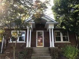 422 S Hawthorne Dr in Bloomington, IN - Building Photo