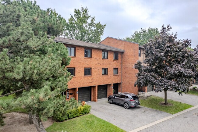 4156 Fieldgate Dr in Mississauga, ON - Building Photo - Building Photo