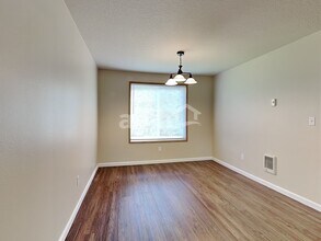 1302 NW 4th St in Battle Ground, WA - Foto de edificio - Building Photo