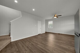 2542 Steelhead Dr in Shenandoah, TX - Building Photo