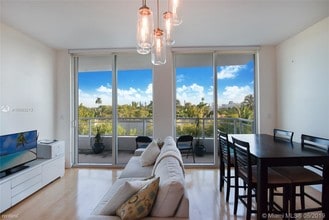 2020 Prairie Ave in Miami Beach, FL - Building Photo - Building Photo