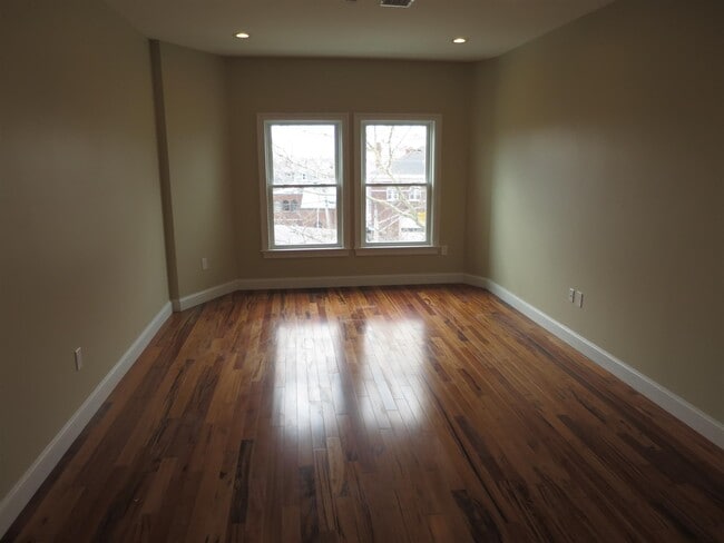 1121 Broadway, Unit 3 in Somerville, MA - Building Photo - Building Photo