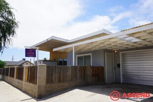 1500-1504 Owens St in Bakersfield, CA - Building Photo