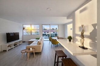 16565 NE 26th Ave in North Miami Beach, FL - Building Photo - Building Photo