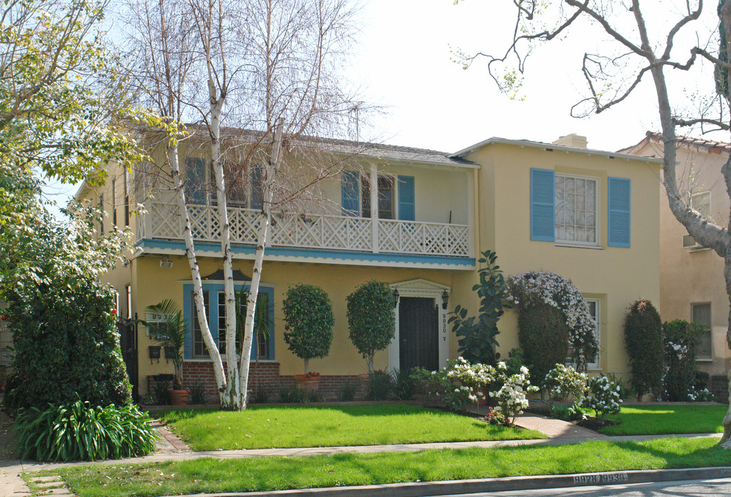 9928 Robbins Dr in Beverly Hills, CA - Building Photo