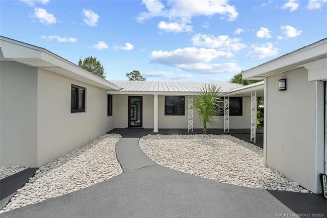 1134 NW Spruce Ridge Dr in Stuart, FL - Foto de edificio - Building Photo