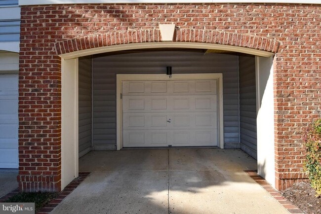 11322 Westbrook Mill Ln in Fairfax, VA - Building Photo - Building Photo