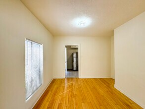 4525 1/2 Franklin Ave in Los Angeles, CA - Foto de edificio - Building Photo