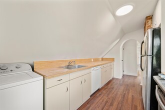 8 Cooper Pl in Weehawken, NJ - Building Photo - Building Photo