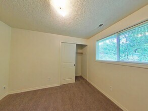 860 SE Lilly Ave in Corvallis, OR - Foto de edificio - Building Photo