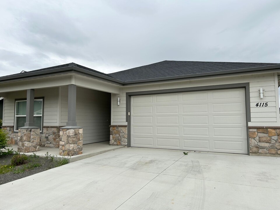 4115 S Lava Springs Loop in Nampa, ID - Building Photo
