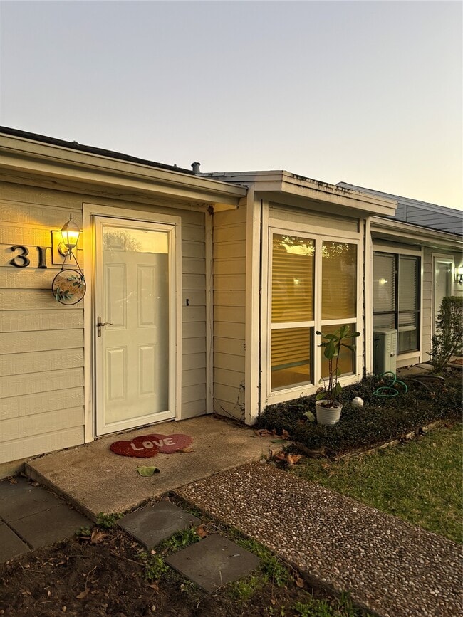 property at 31 Hideaway Dr