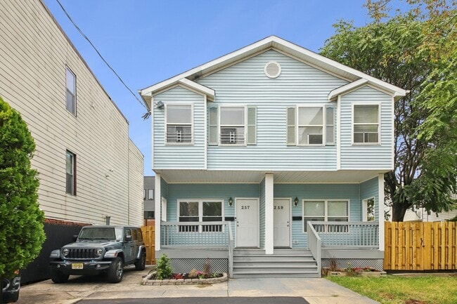 257-59 PINE St in Jersey City, NJ - Building Photo - Building Photo