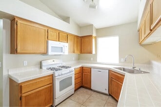 2245 Black Bush Ln in Las Vegas, NV - Building Photo - Building Photo