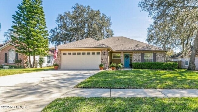 property at 1585 Crabapple Cove Ct N