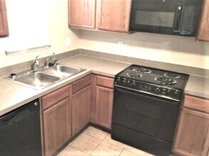 1809 Rybovich Ln in Mansfield, TX - Foto de edificio - Building Photo
