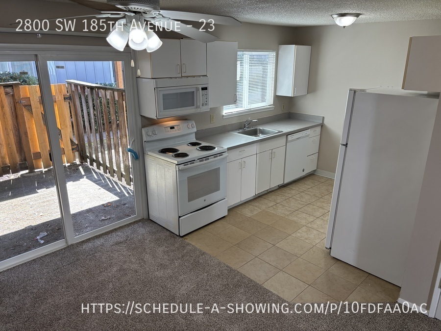 2800 SW 185th Ave in Aloha, OR - Building Photo