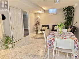 5 Belwood Blvd in Vaughan, ON - Building Photo