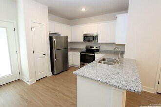 2515 Lynwood Bnd in San Antonio, TX - Building Photo - Building Photo