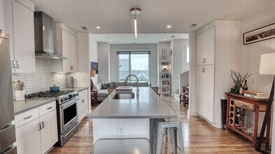 1020 Russell St in Nashville, TN - Building Photo - Building Photo