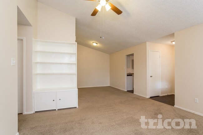 6329 Porterway Dr, Unit 1 in Houston, TX - Building Photo - Building Photo