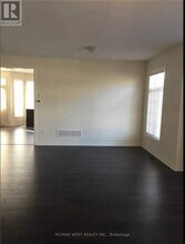 3052 Max Khan Blvd in Oakville, ON - Building Photo - Building Photo