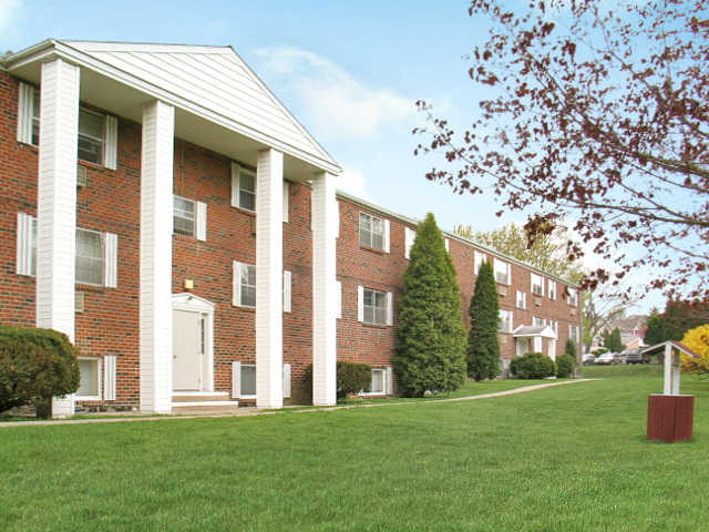 Lion's Gate Apartments in State College, PA - Foto de edificio